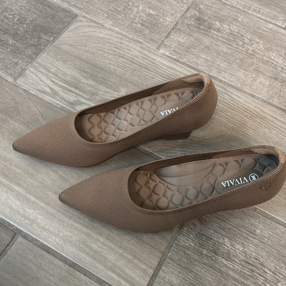 Vivaia Aria wedges; 39.5 (8.5us) in espresso, w/ ORIGINAL BOX! Great condition! - Picture 2 of 6